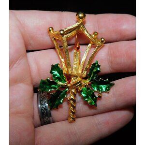 Corel Vintage Holiday Lamp Brooch With Holly